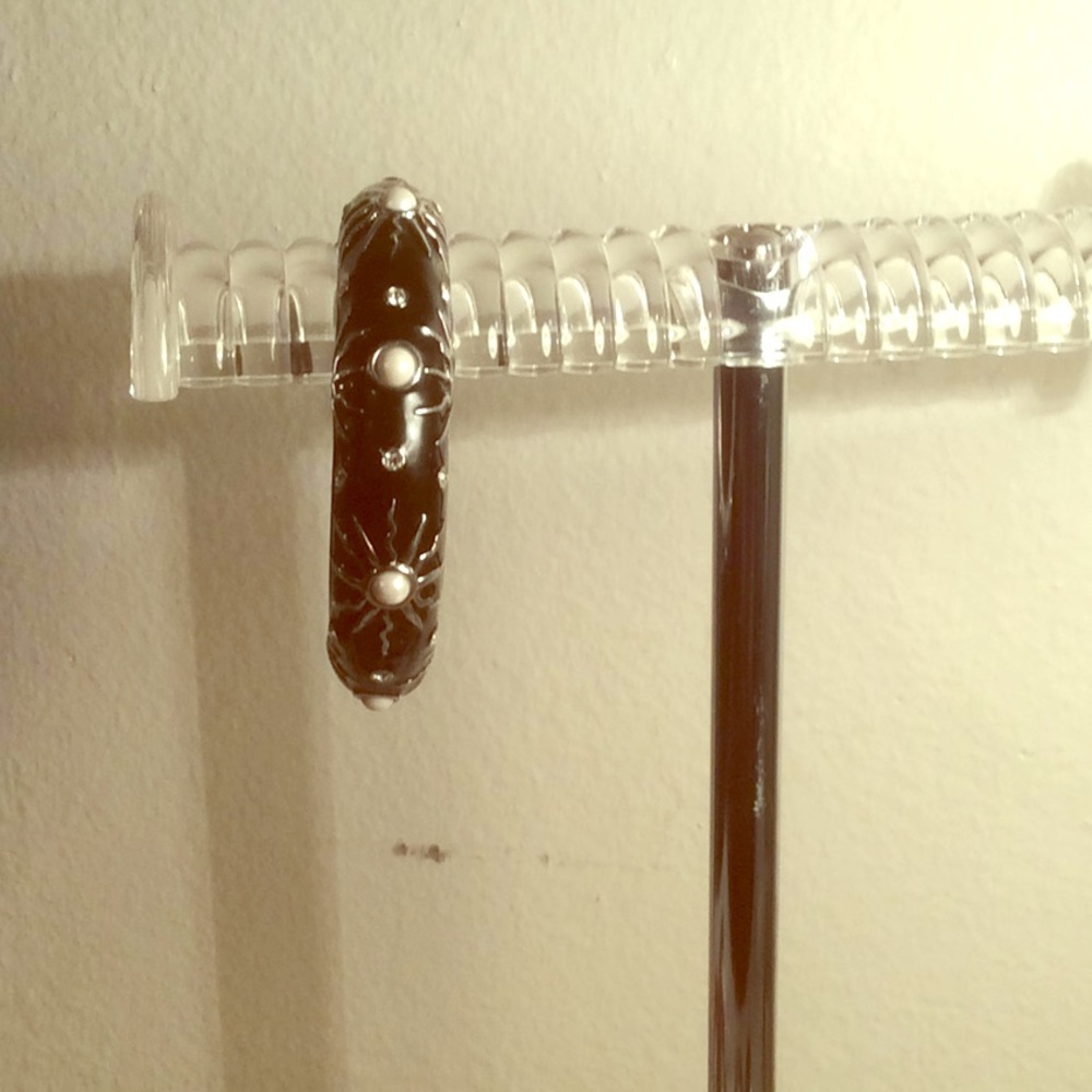 Andrian bangle